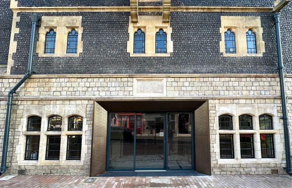 Accessible Street Level Entrance At Maison Dieu.xa325d012.jpeg